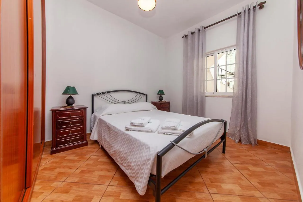 B83 - Alleway Gem In Lagos 0*,  Portugália